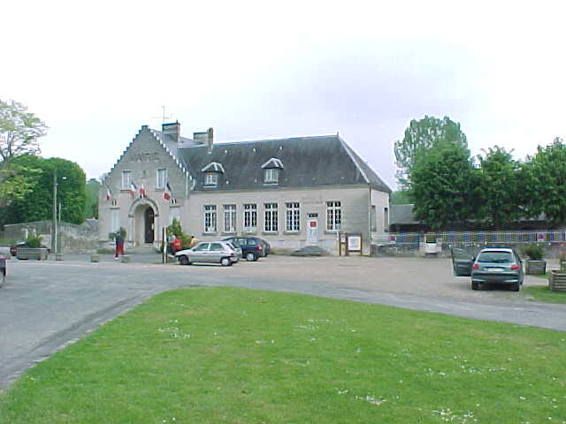 324 - LA MAIRIE DE LONGPONT.jpg